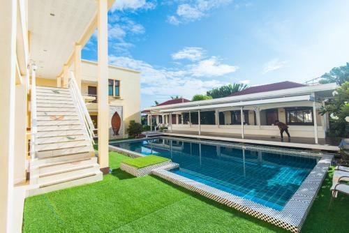 Hotel Baan Talay See Cream Resort