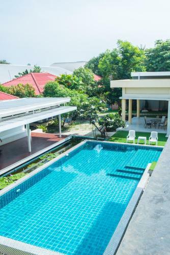 Hotel Baan Talay See Cream Resort