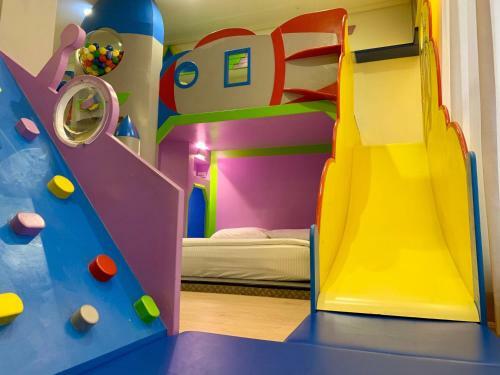 Fun Holiday Family Hostel