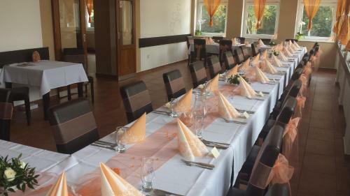 Hostal Restaurace A Penzion Zd?n� Bouda