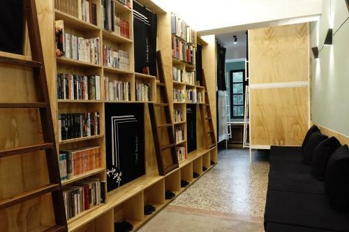 Cao Ji Book Inn Hostel