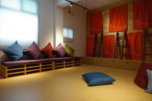 Cao Ji Book Inn Hostel