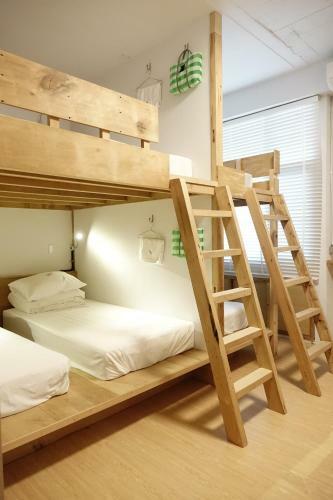 Cao Ji Book Inn Hostel