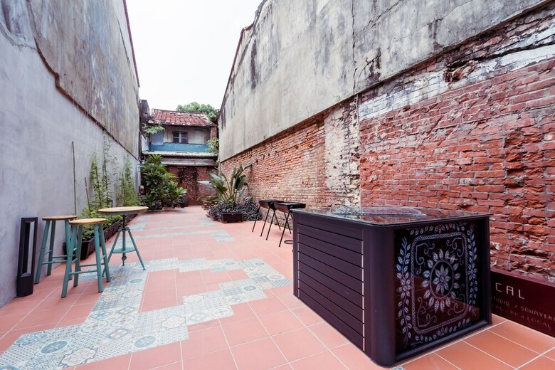 Local Backpacker Hostel