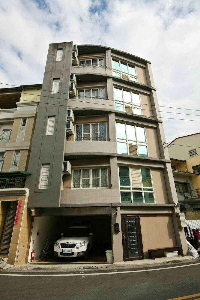 Hotel Q House