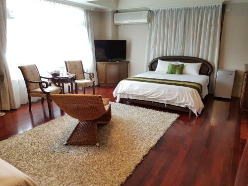 Bed & Breakfast Emaly Homestay