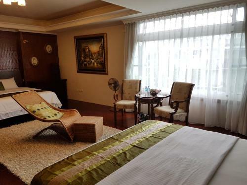 Bed & Breakfast Emaly Homestay