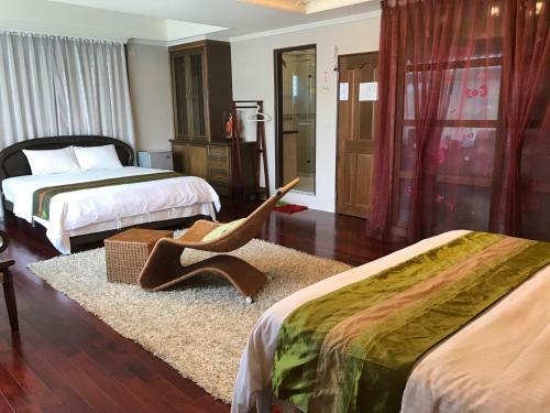 Bed & Breakfast Emaly Homestay