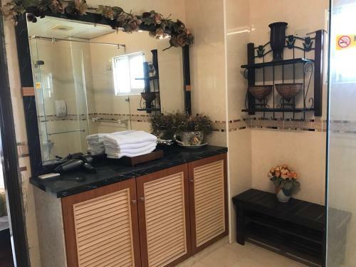 Bed & Breakfast Emaly Homestay