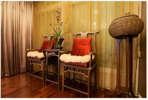 Bed & Breakfast Emaly Homestay