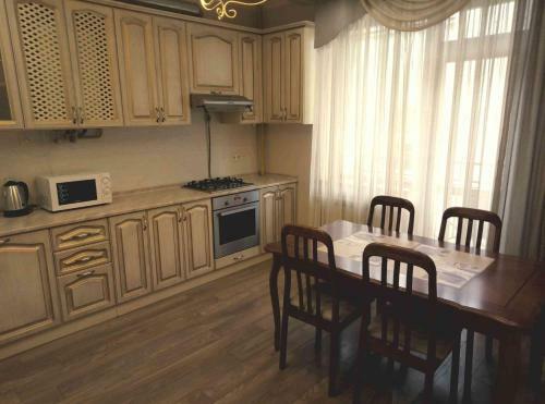 Apartment On Pavlova - Centre