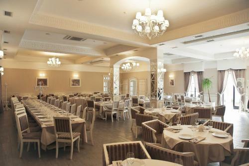 Hotel And Restaurant Velure