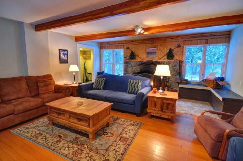 Rockin Rhody Retreat Five-bedroom Chalet