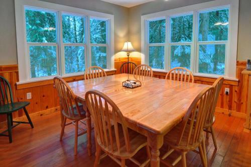 Rockin Rhody Retreat Five-bedroom Chalet