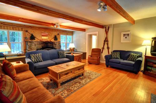 Rockin Rhody Retreat Five-bedroom Chalet