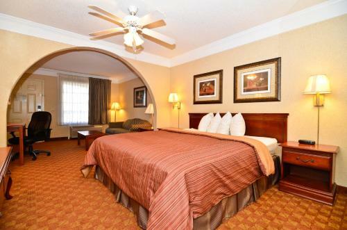 Motel Peach State Inn & Suites