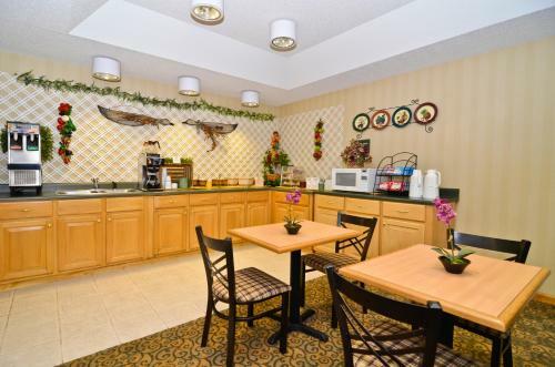 Motel Peach State Inn & Suites
