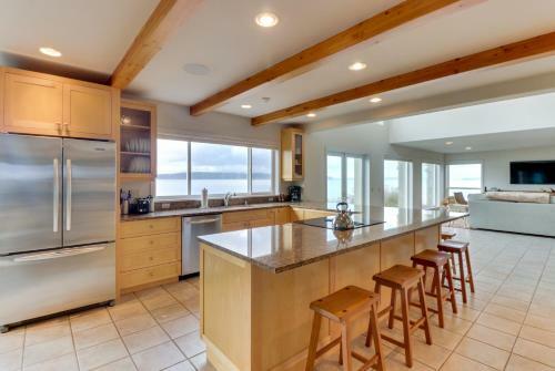 Camano Island Waterfront Modern Splendor