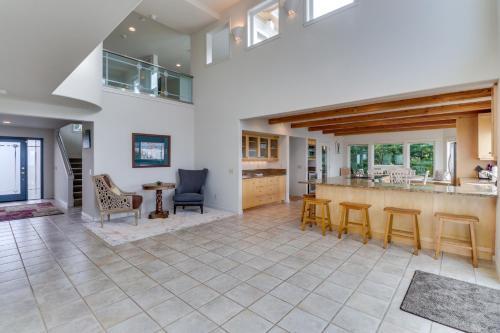 Camano Island Waterfront Modern Splendor