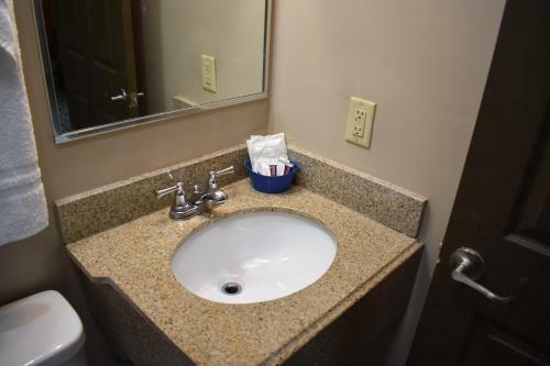 Motel Economy Inn & Suites