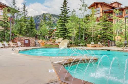 Powderhorn Lodge 107: Columbine Suite