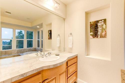 Spacious Santa Rosa House