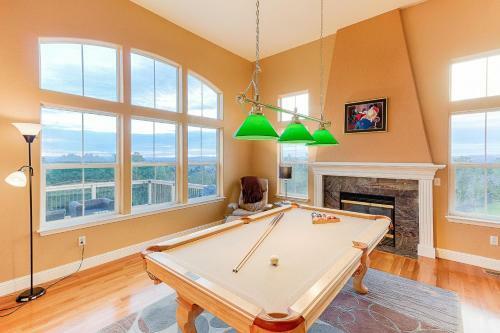 Spacious Santa Rosa House