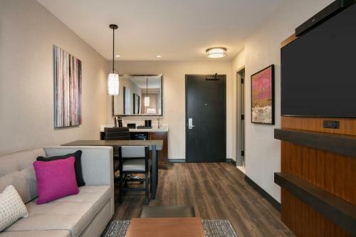 Hotel Embassy Suites By Hilton Berkeley Heights