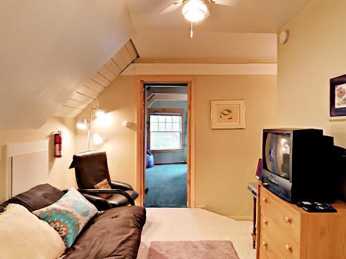 1419 Friant Ct Home