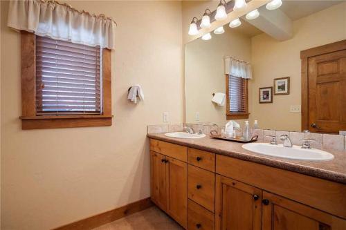 2108 Timberline Lodge, Trappeur's Crossing