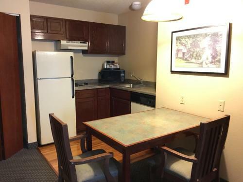 Hotel Norwood Inn And Suites Chaska