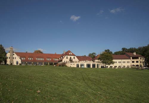 Hotel Potawatomi Inn & Cabins