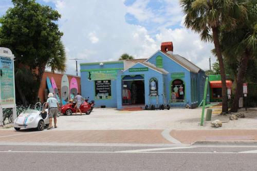 Peacock Bungalow - Right