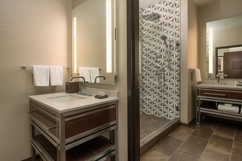 Hotel Embassy Suites By Hilton Seattle Downtown Pioneer Square