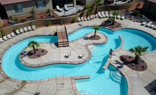 Pvz #33: Poolside Retreat At Paradise Village