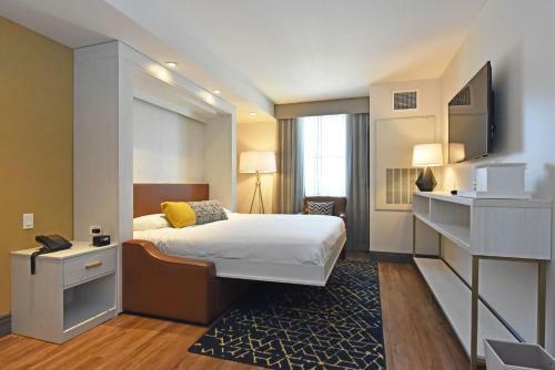 Tiverton Casino Hotel