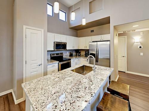 Apartamento 15221 Clubgate Drive Condo Unit 2104
