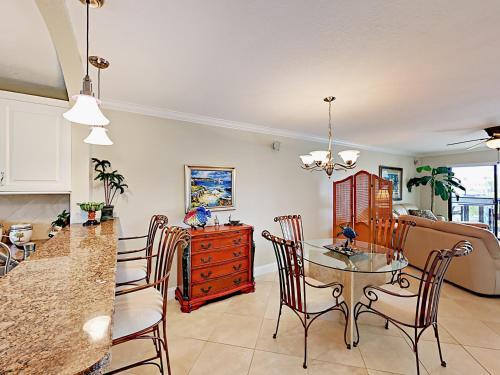 Apartamento 11650 Capri Circle South Condo Unit 104