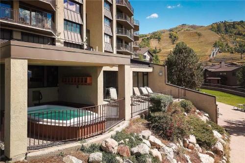 Bronze Tree Condominiums - Bt104