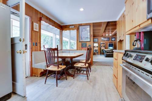 Molalla River Lodge