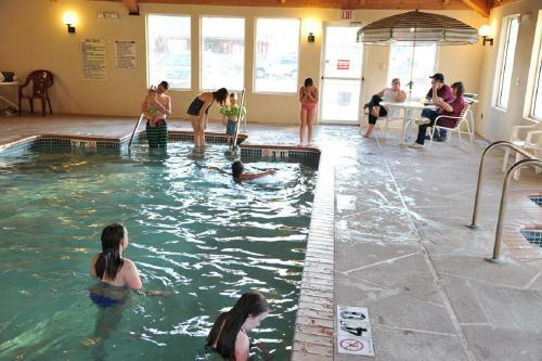 Motel River Valley Inn & Suites