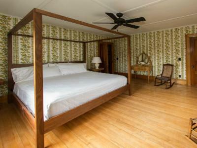 Bed & Breakfast The 1906 House And Carriage Barn