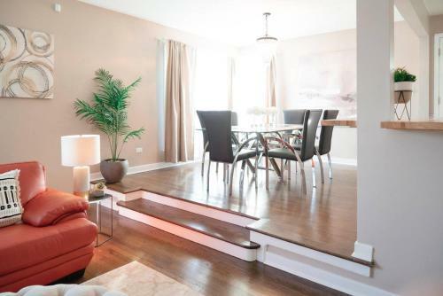Beautiful Home! 25 Minutes To Downtown Chicago