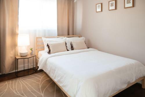 Beautiful Home! 25 Minutes To Downtown Chicago