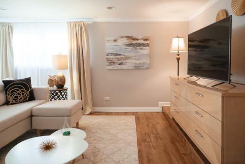 Beautiful Home! 25 Minutes To Downtown Chicago