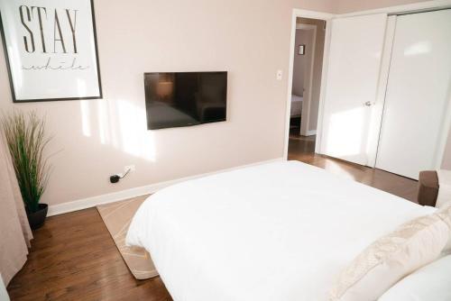 Beautiful Home! 25 Minutes To Downtown Chicago