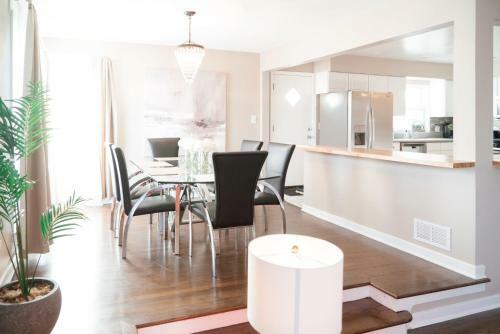 Beautiful Home! 25 Minutes To Downtown Chicago