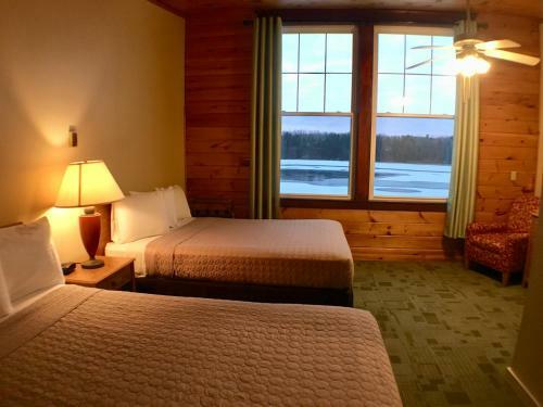 Lodge Hanging Horn Lakeside Resort