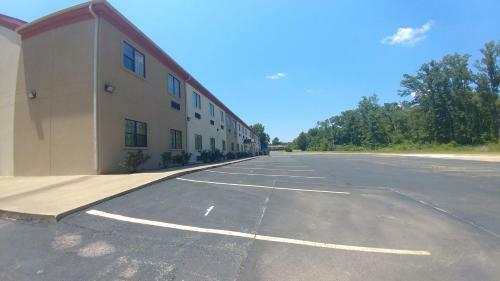 Hotel Hiway Inn Express & Suites
