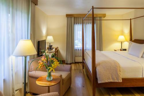 Hotel New Harmony Inn Resort And Conference Center
